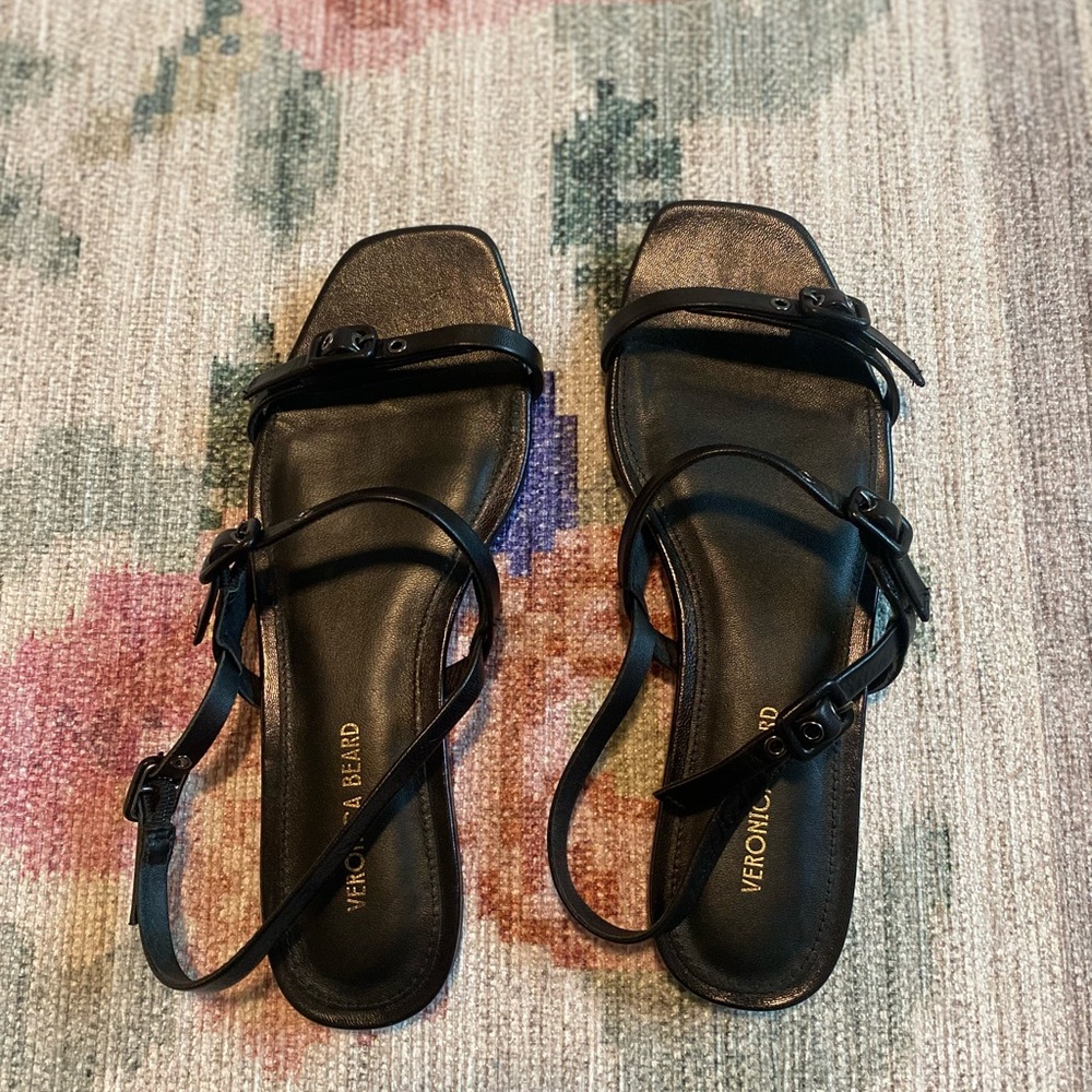 Veronica Beard Black Sandals Sleek and Stylish